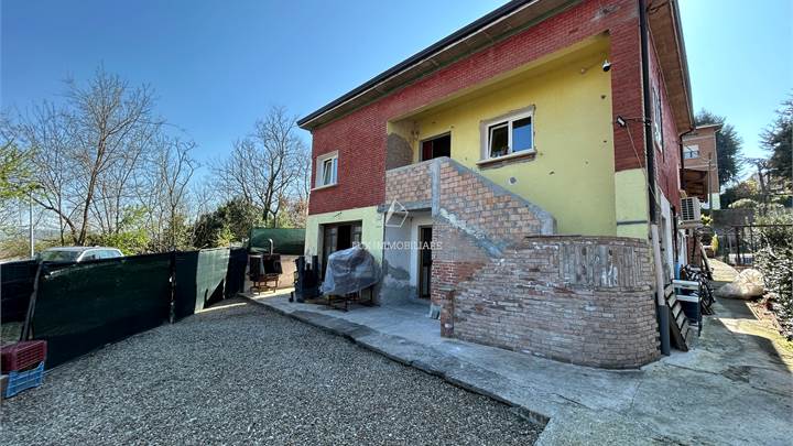 Villa bifamiliare ristrutturata nel 2023