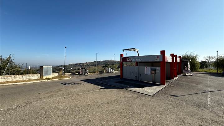 Autolavaggio su lotto di 1200 mq